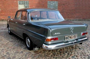 Mercedes 190, 230