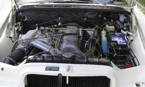 Mercedes 250SE engine